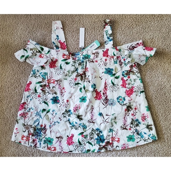 Gaiana Cold Shoulder Eyelet Top - Picture 6 of 6